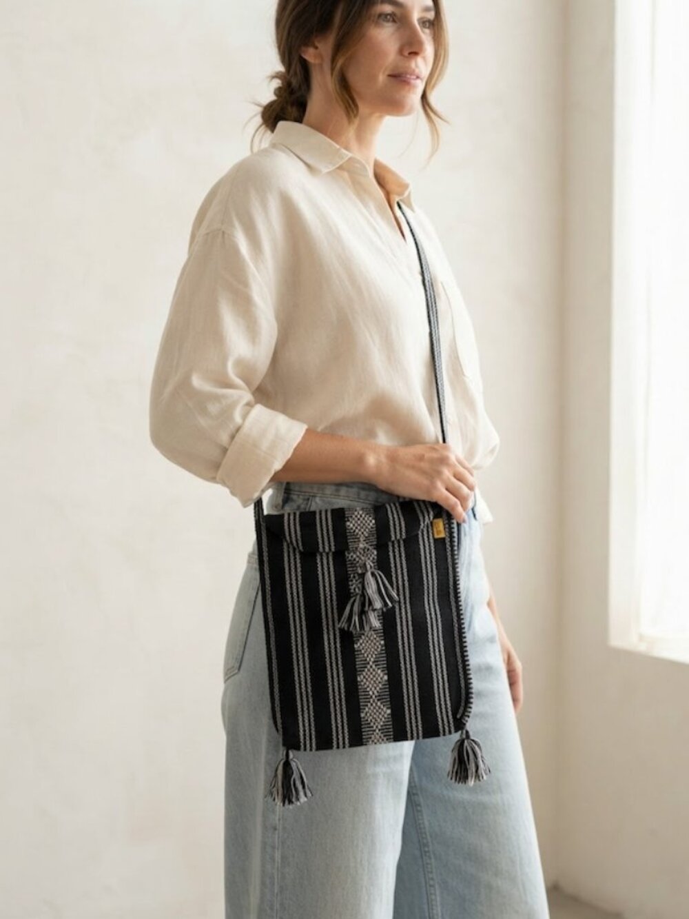 Artesanias Pinzon Woven Crossbody Bag Handbag Tassels Black White OS